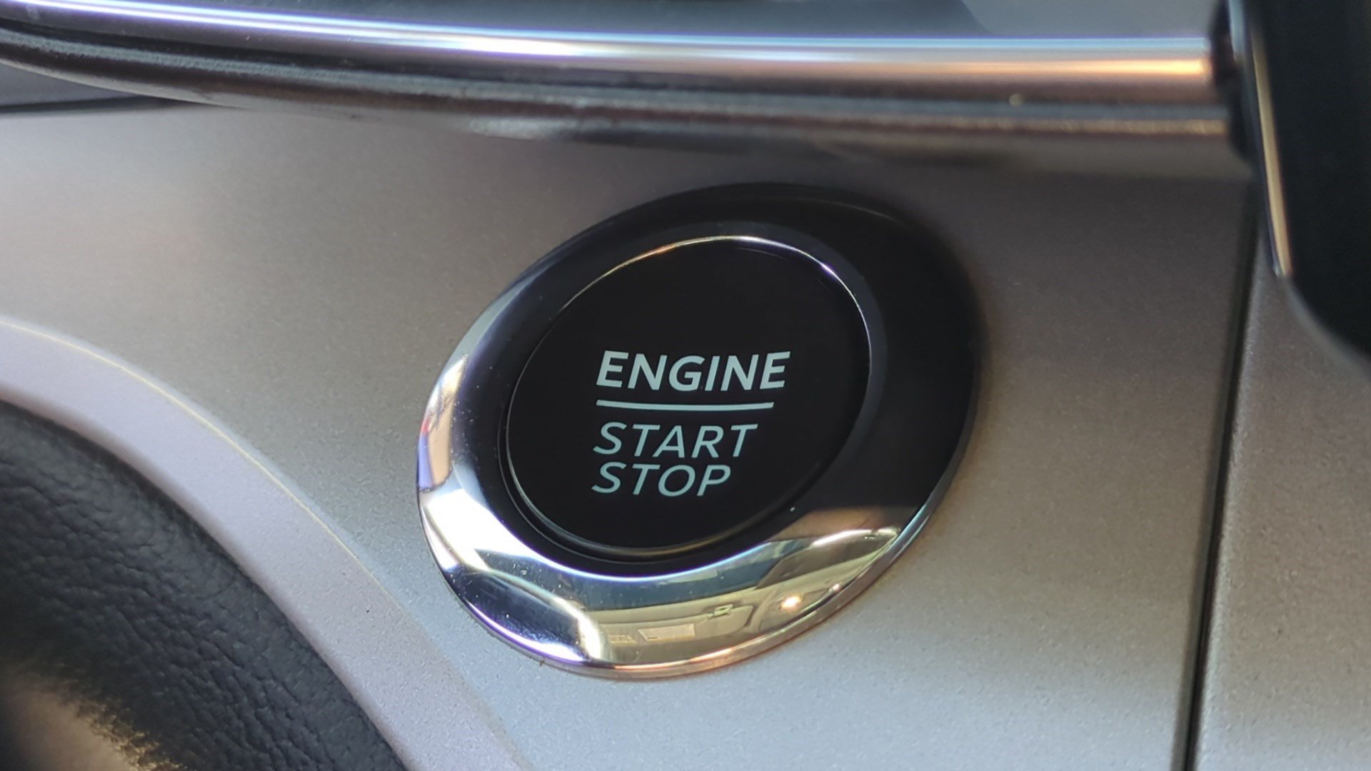 Used 2023 Ford Explorer XLT w/ Equipment Group 202A AWD/4WD image 18