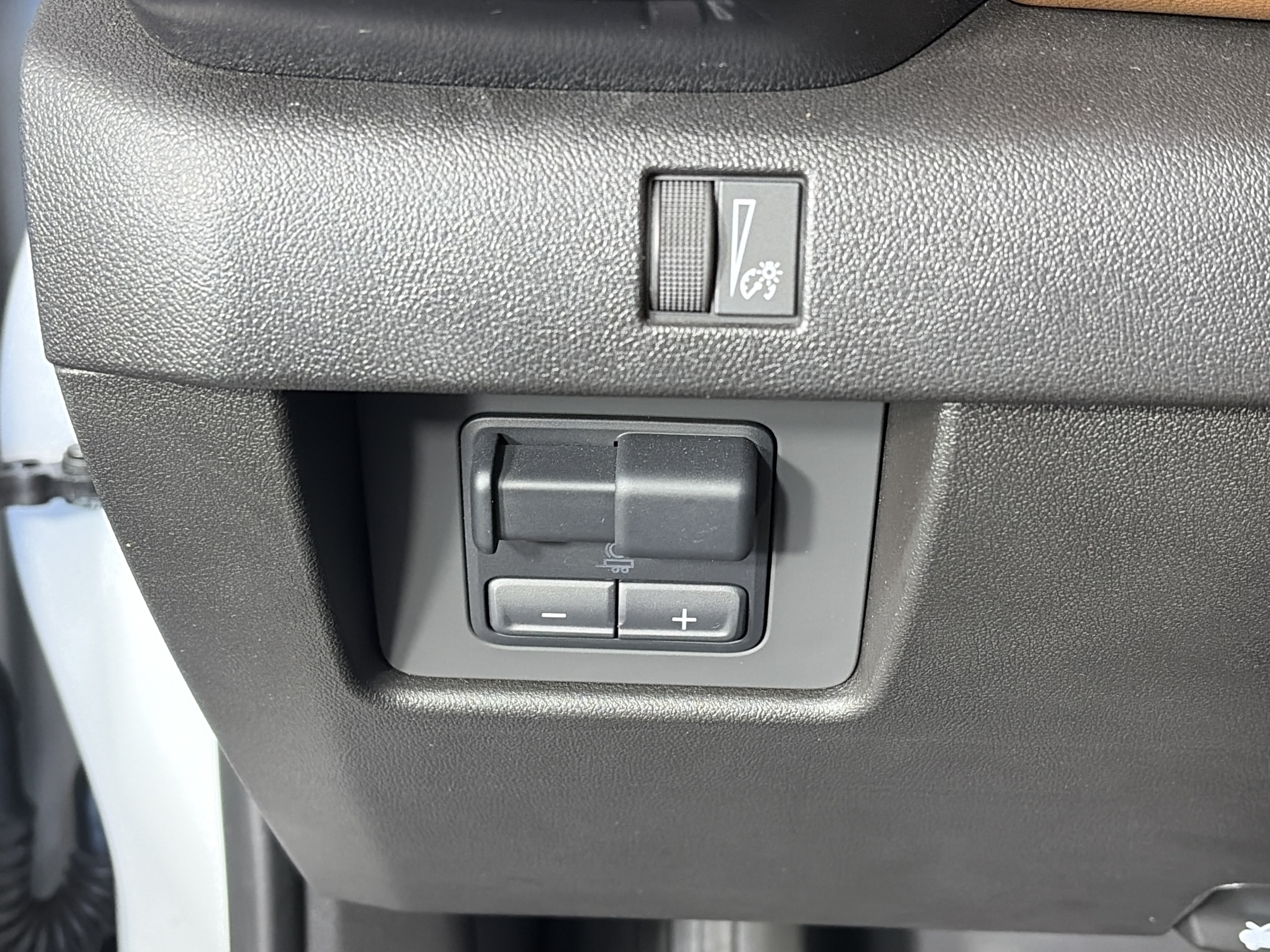 Used 2025 GMC Canyon AT4 AWD/4WD image 30
