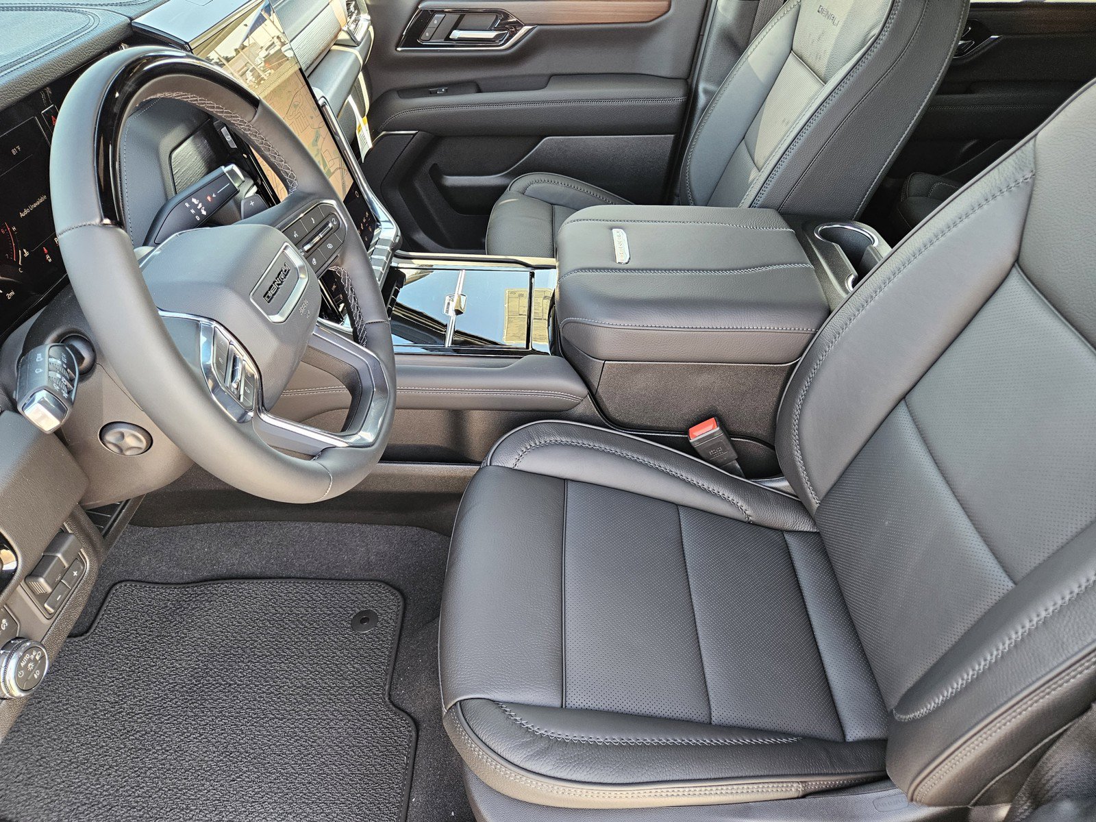 New 2026 GMC Yukon Denali w/ Denali Reserve Package AWD/4WD image 9