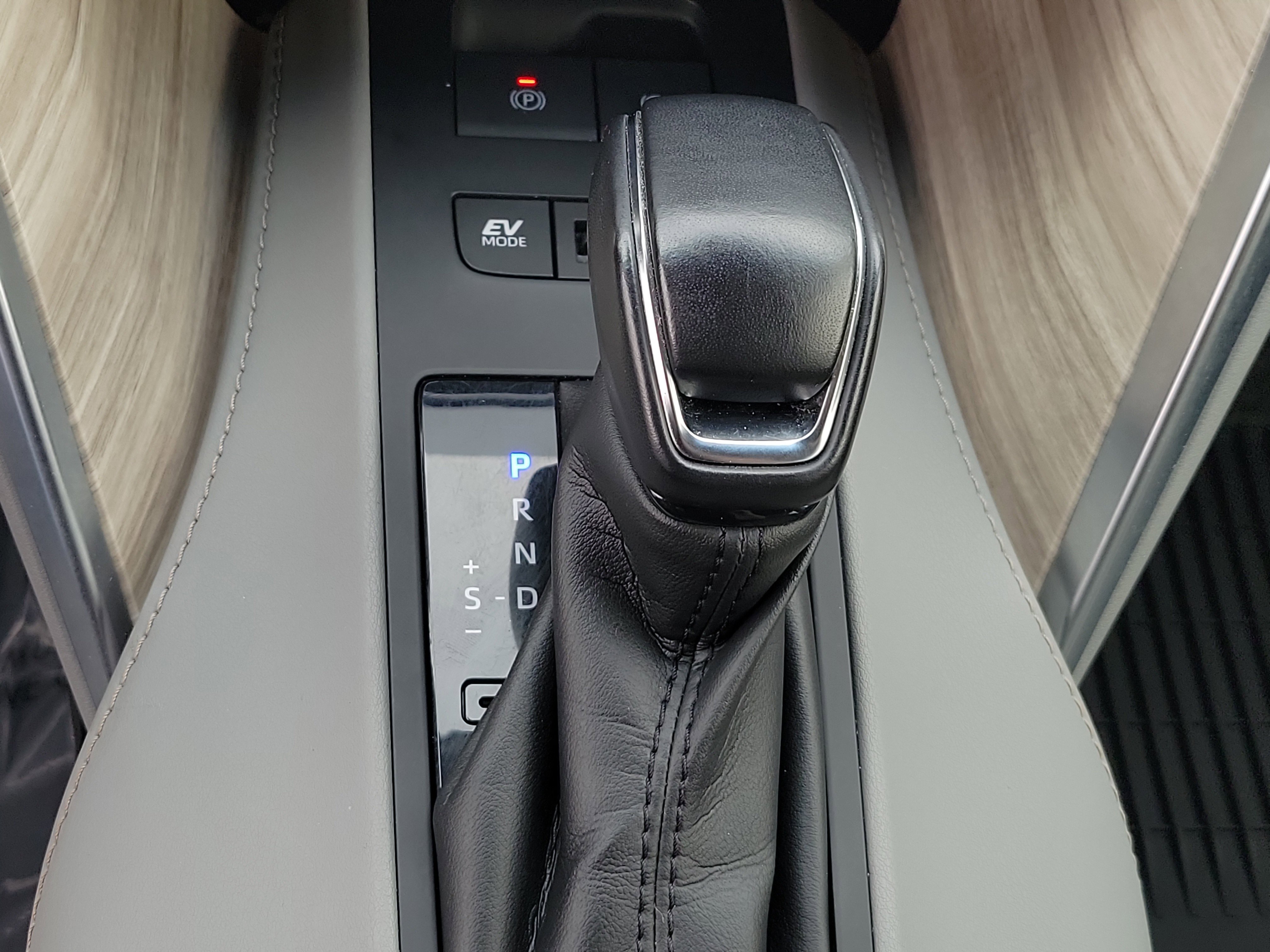 Used 2021 Toyota Venza LE image 24