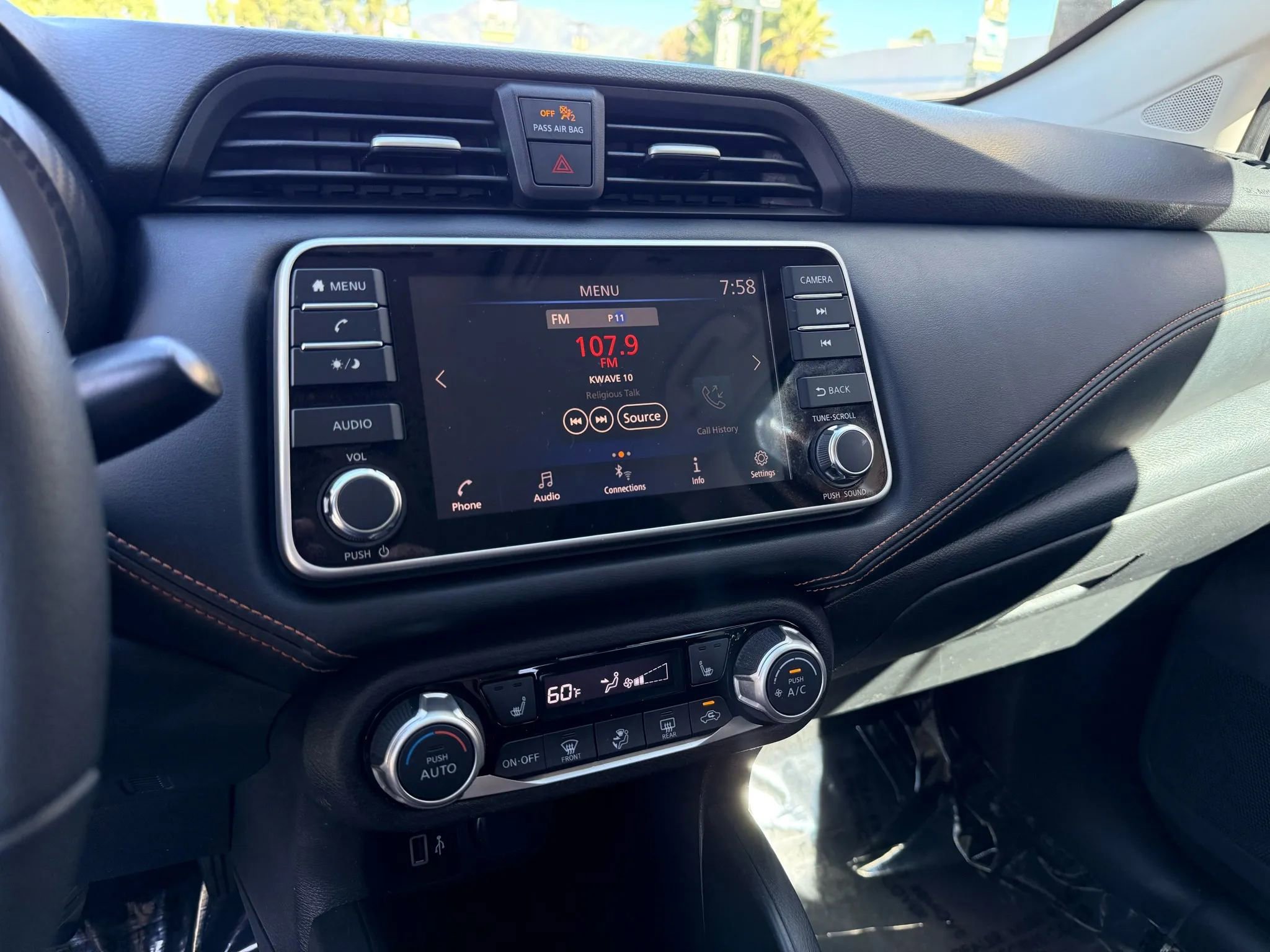 Used 2021 Nissan Versa SR w/ Convenience Package image 17