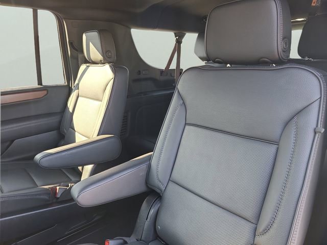 Used 2025 GMC Yukon XL Denali AWD/4WD image 8
