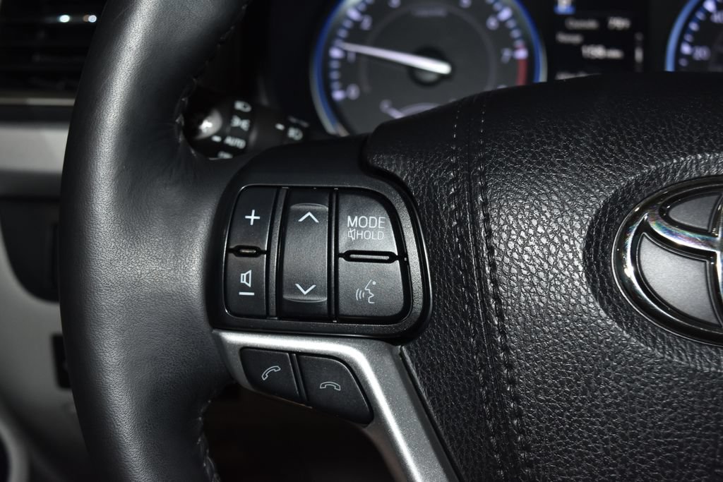 Used 2019 Toyota Highlander Limited Platinum AWD/4WD image 9
