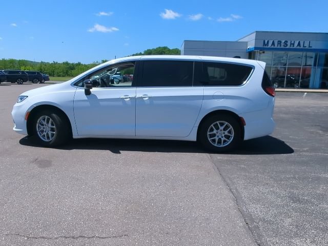 Used 2024 Chrysler Pacifica Touring-L FWD image 32