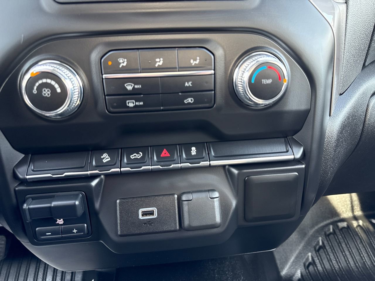 Used 2020 GMC Sierra 1500 4x4 Crew Cab w/ Sierra Value Package image 22