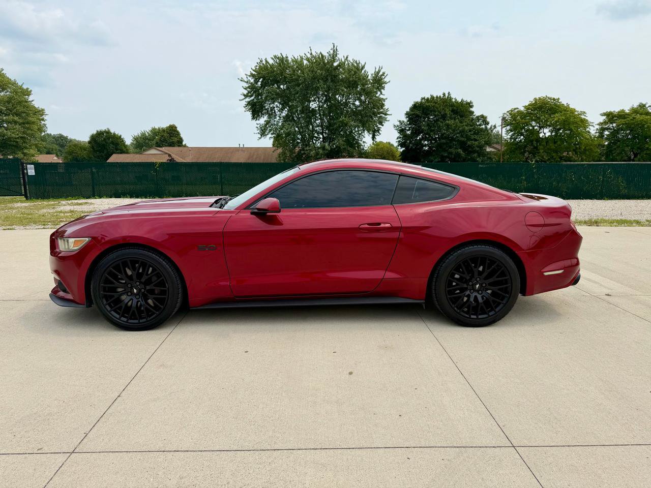 Used 2017 Ford Mustang GT w/ GT Performance Package RWD image 2