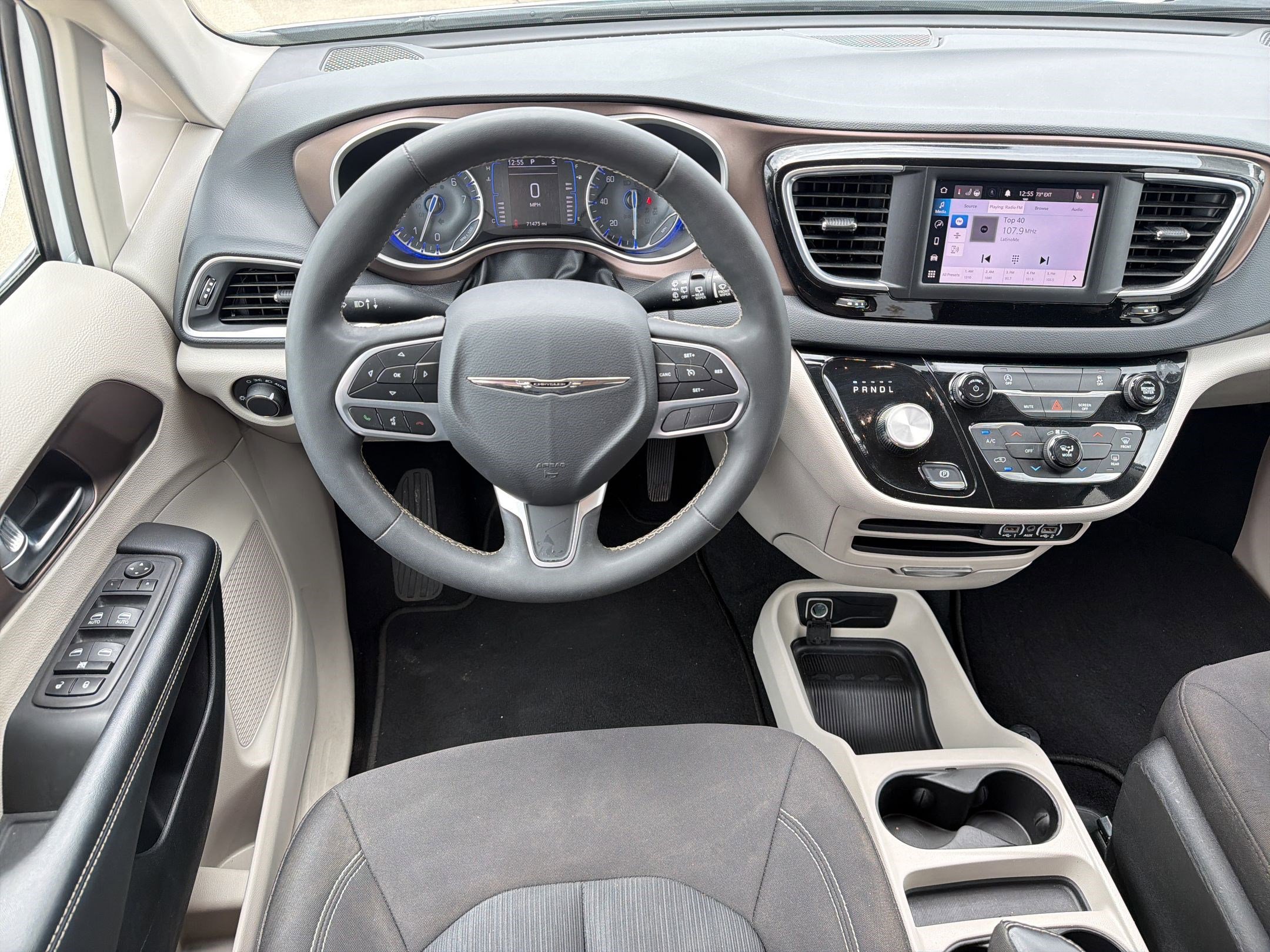 Used 2023 Chrysler Voyager LX image 26