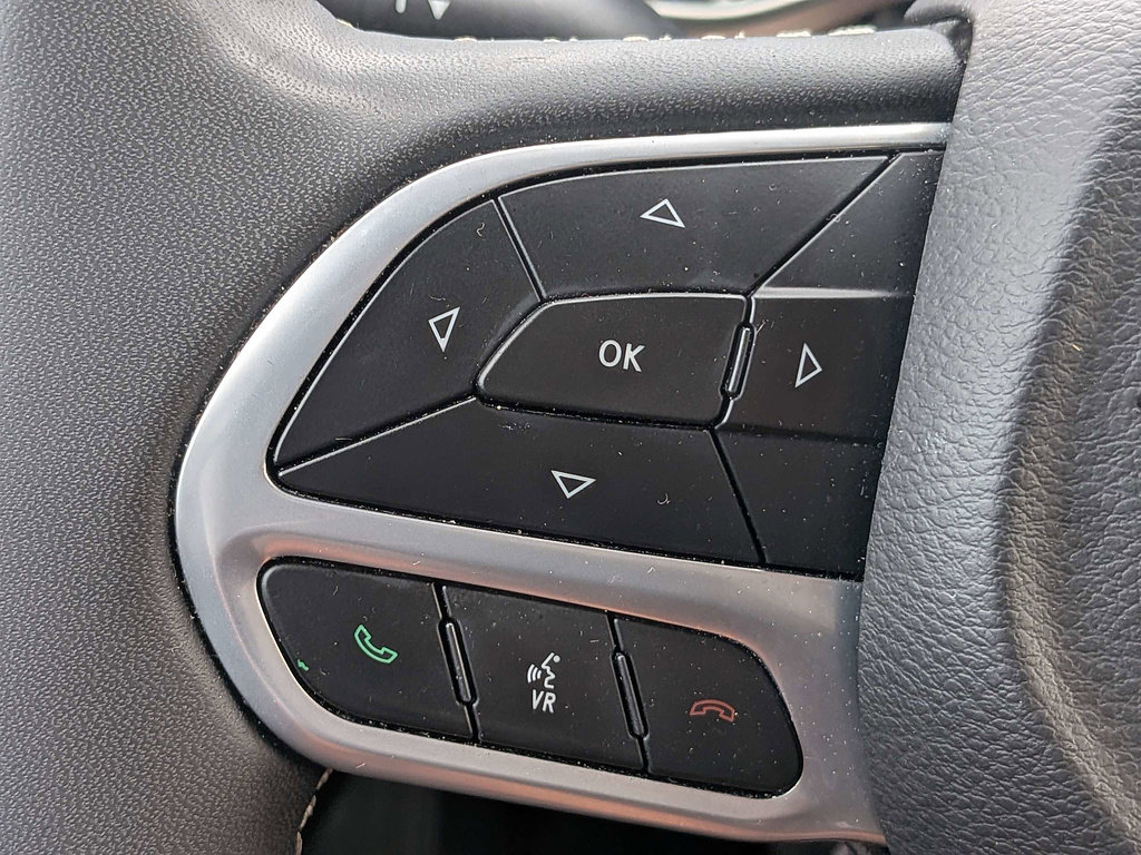 Certified 2022 Chrysler Voyager LX FWD image 24