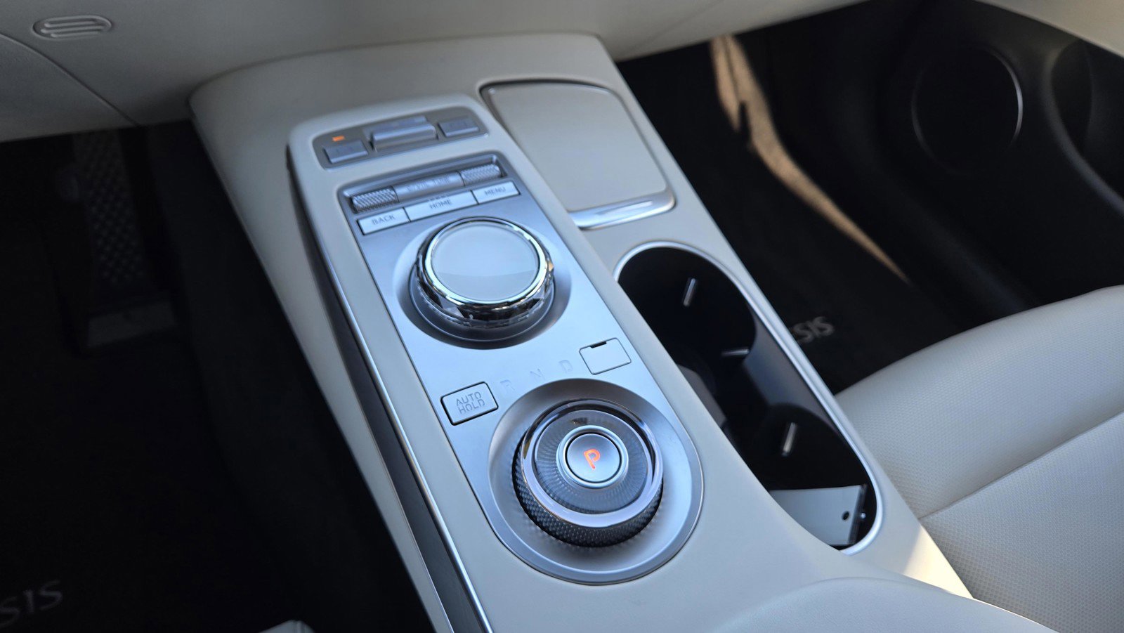 Used 2025 Genesis Electrified GV70 Advanced image 19