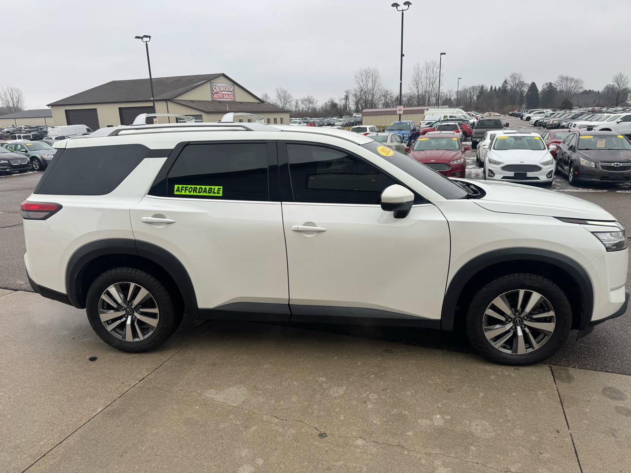 Used 2023 Nissan Pathfinder SL AWD/4WD image 4