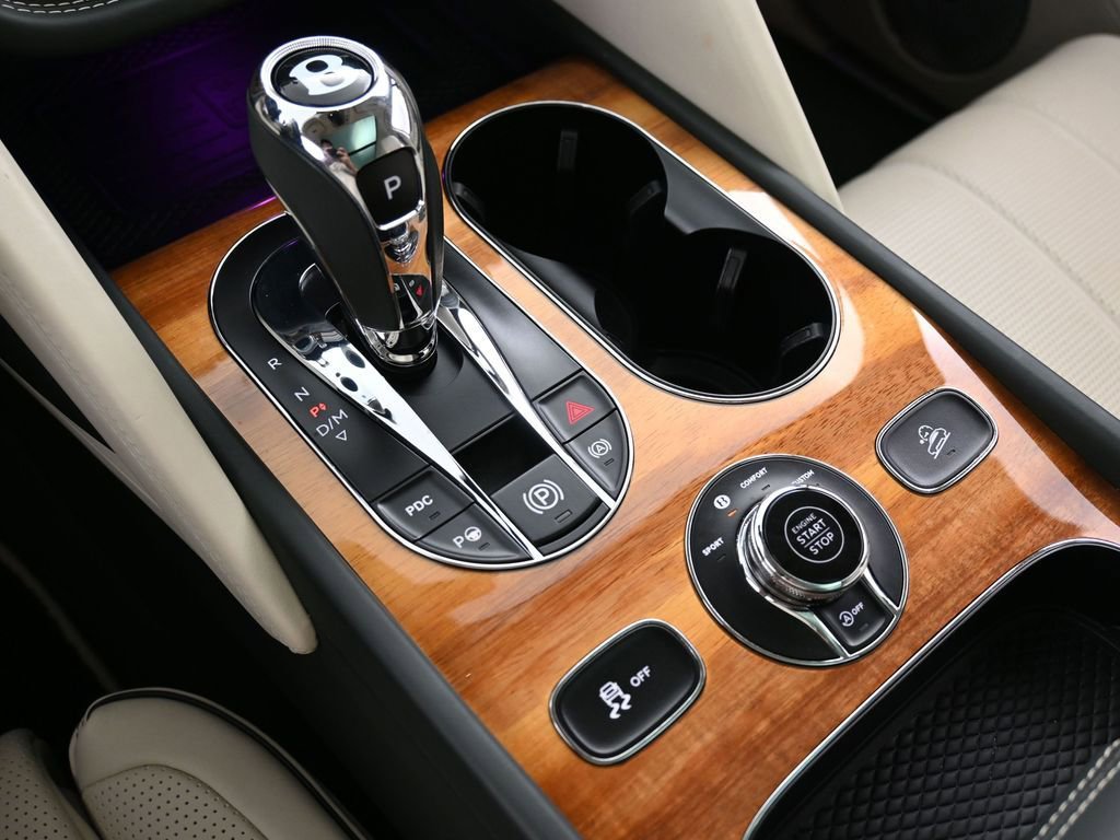 Used 2022 Bentley Bentayga AWD/4WD image 23