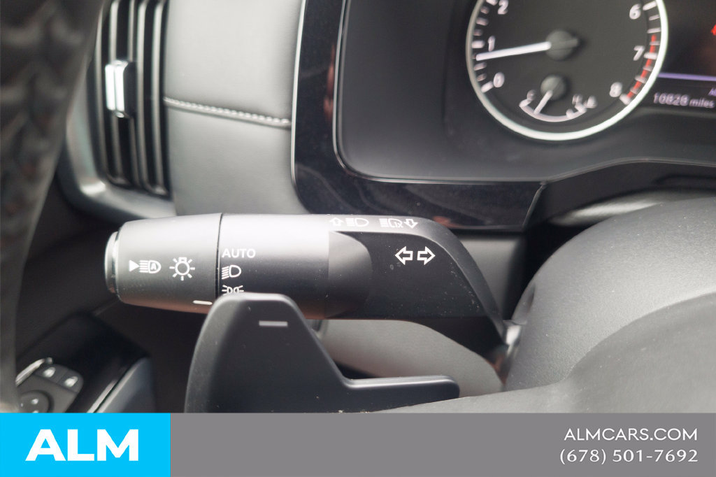 Used 2025 Nissan Pathfinder SL AWD/4WD image 34