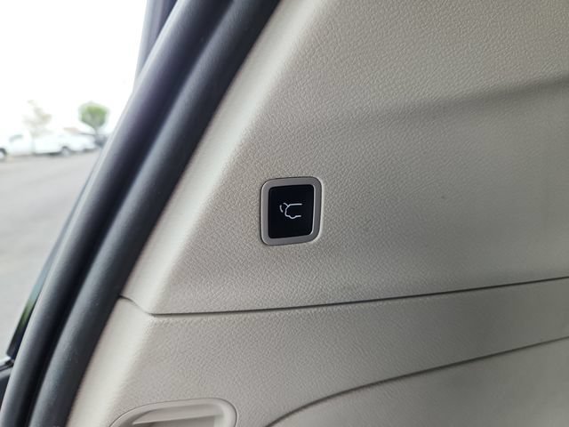Used 2022 Chrysler Voyager LX FWD image 34