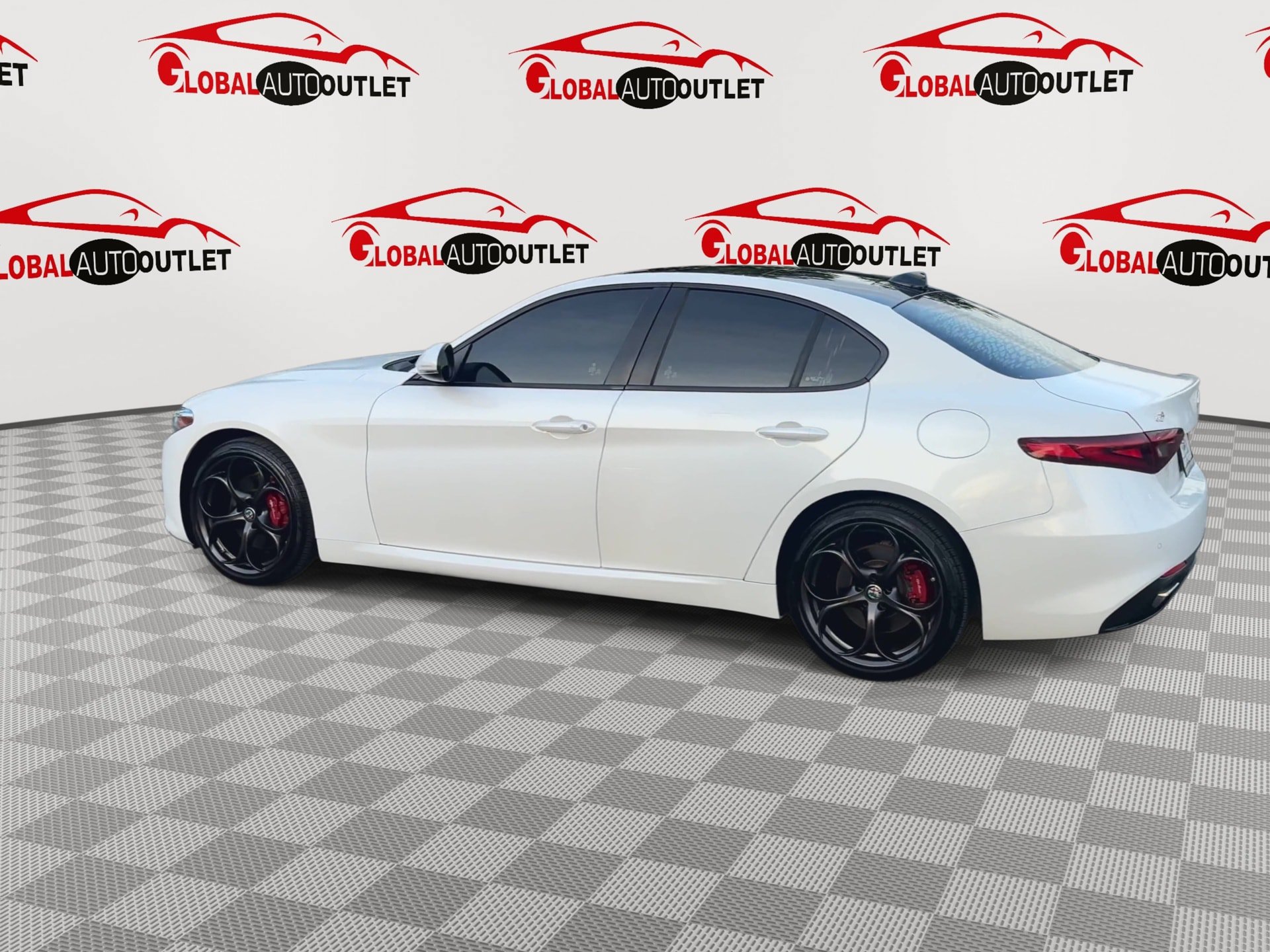 Used 2018 Alfa Romeo Giulia Ti Sport w/ Quick Order Package 22S Sport AWD/4WD image 6