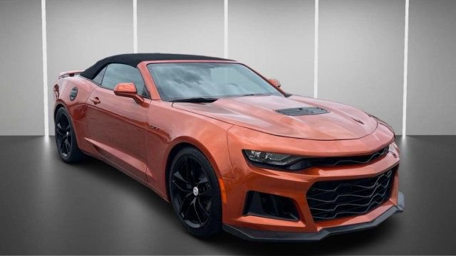 Used 2023 Chevrolet Camaro LT w/ Design Package 2 RWD image 2