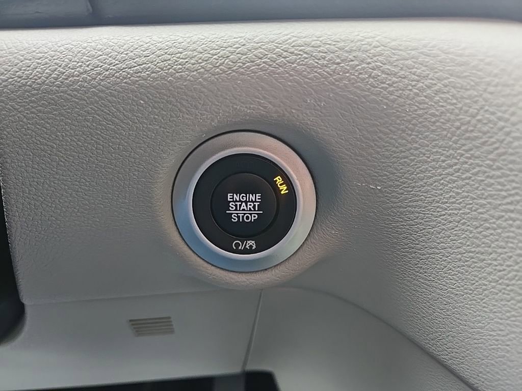 Used 2024 Chrysler Pacifica Touring-L image 42