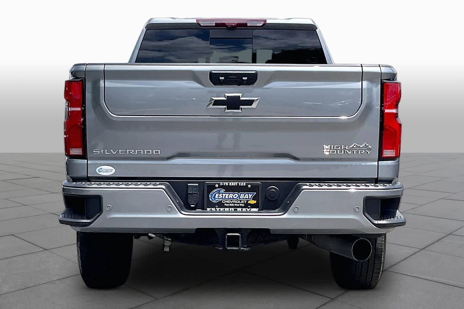 Used 2025 Chevrolet Silverado 2500 High Country w/ Technology Package AWD/4WD image 5