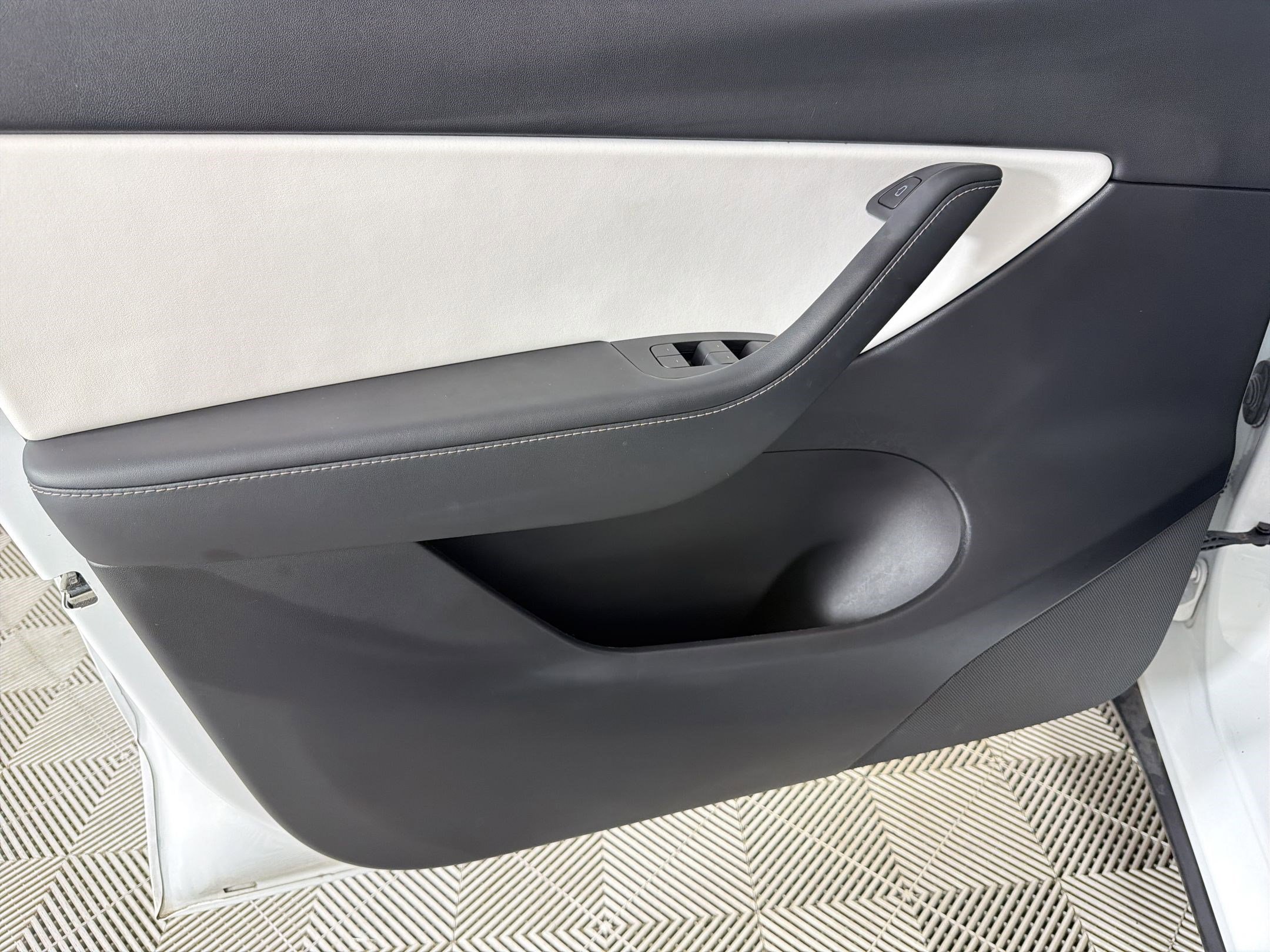 Used 2022 Tesla Model Y Performance AWD/4WD image 16