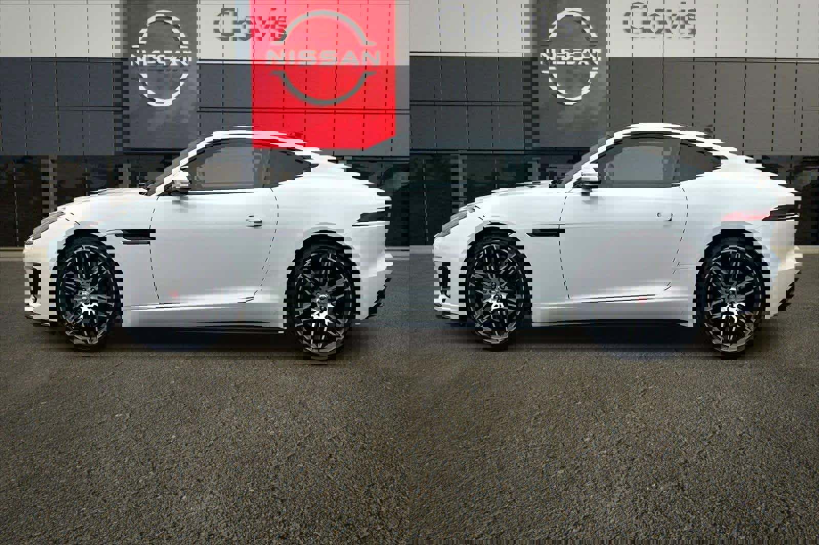 Used 2018 Jaguar F-TYPE R-Dynamic image 5