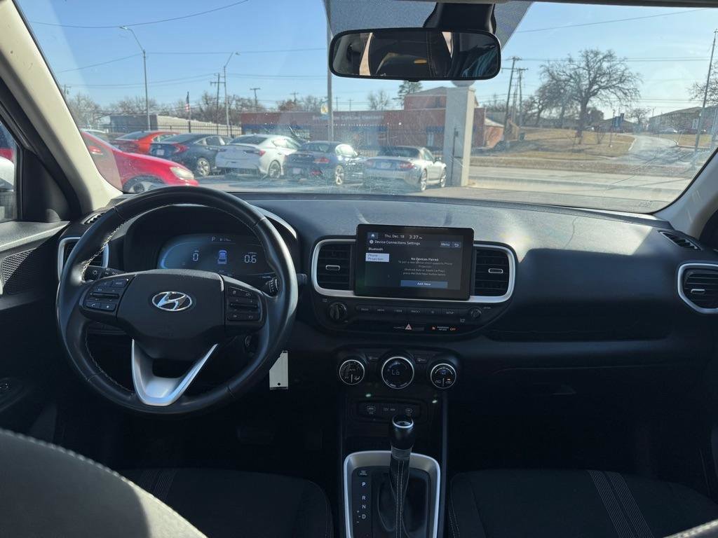 Used 2023 Hyundai Venue SEL image 16