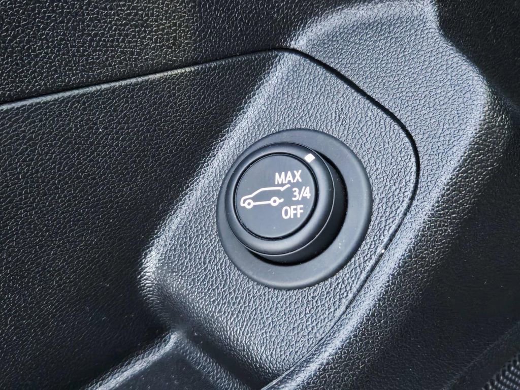 Used 2024 GMC Terrain SLT image 36