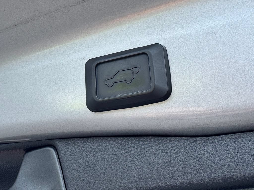 Used 2019 Toyota RAV4 Limited w/ Cold Weather Package FWD image 17