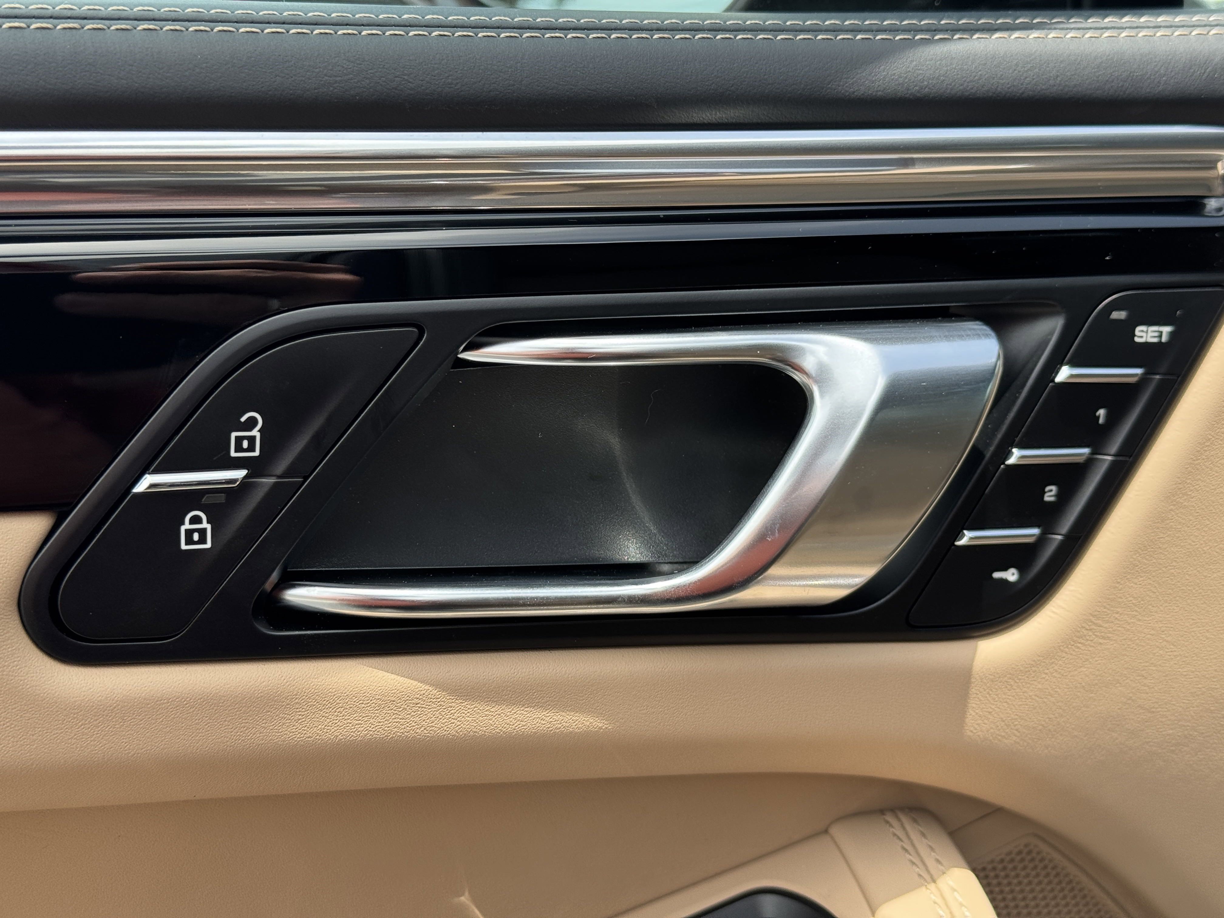 Certified 2025 Porsche Macan image 23