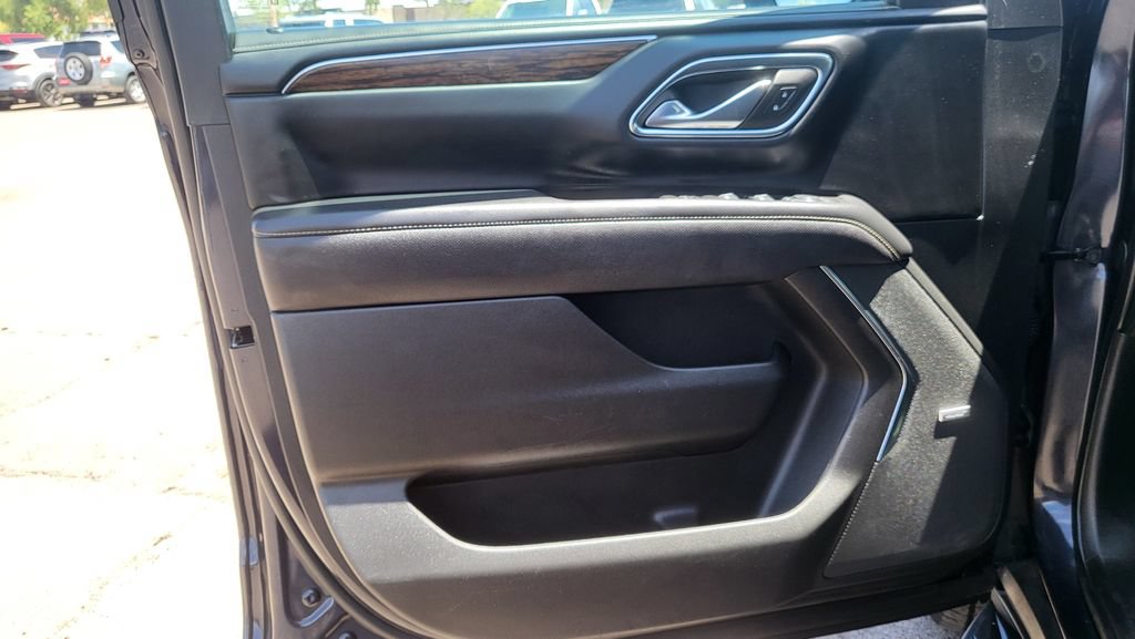 Used 2023 Chevrolet Suburban Premier AWD/4WD image 25