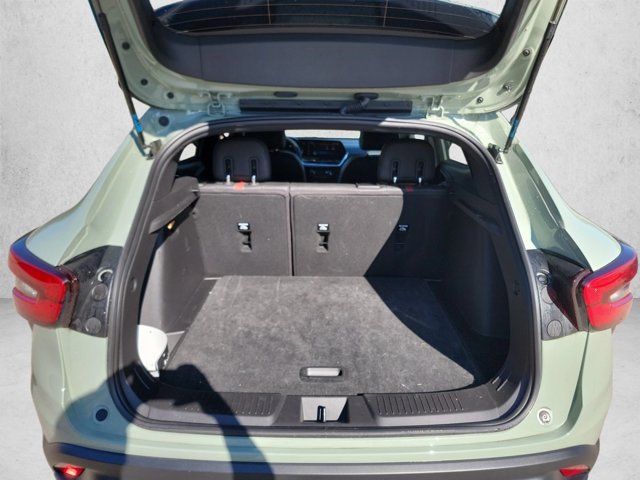 Used 2024 Chevrolet Trax RS w/ Sunroof Package FWD image 6
