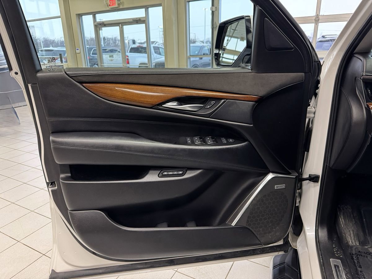 Used 2017 Cadillac Escalade Premium Luxury AWD/4WD image 10