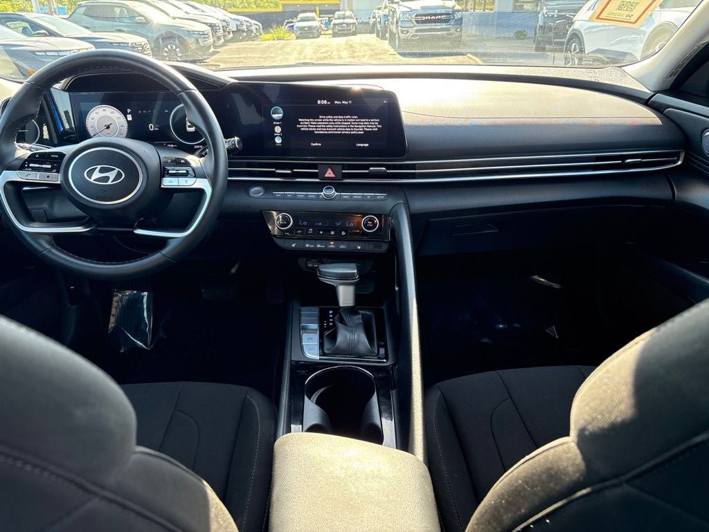 Certified 2025 Hyundai Elantra SEL FWD image 23