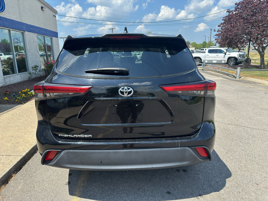 Used 2022 Toyota Highlander L FWD image 6
