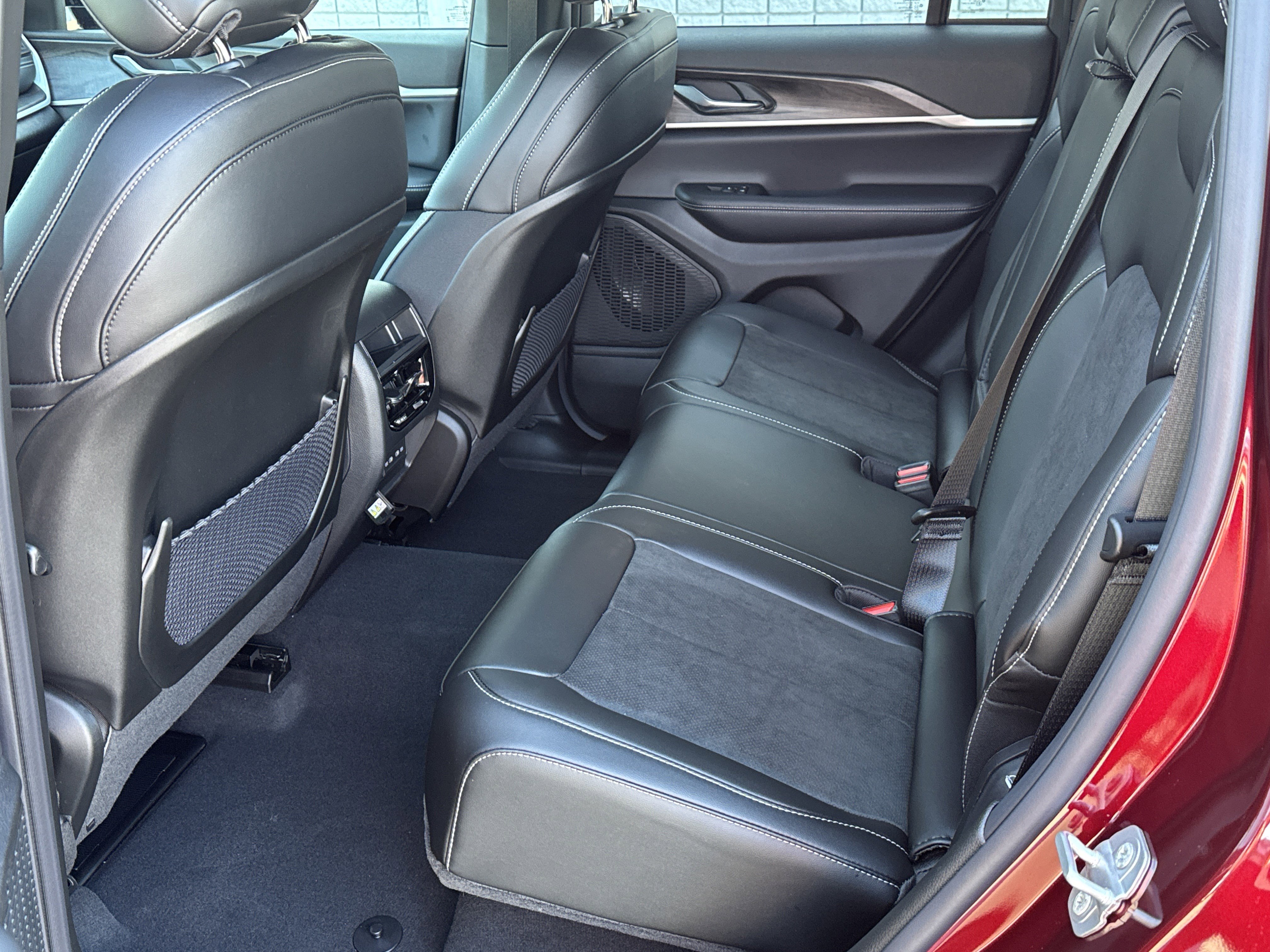 New 2026 Jeep Grand Cherokee Altitude image 27