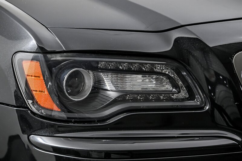 Used 2013 Chrysler 300 C RWD image 5