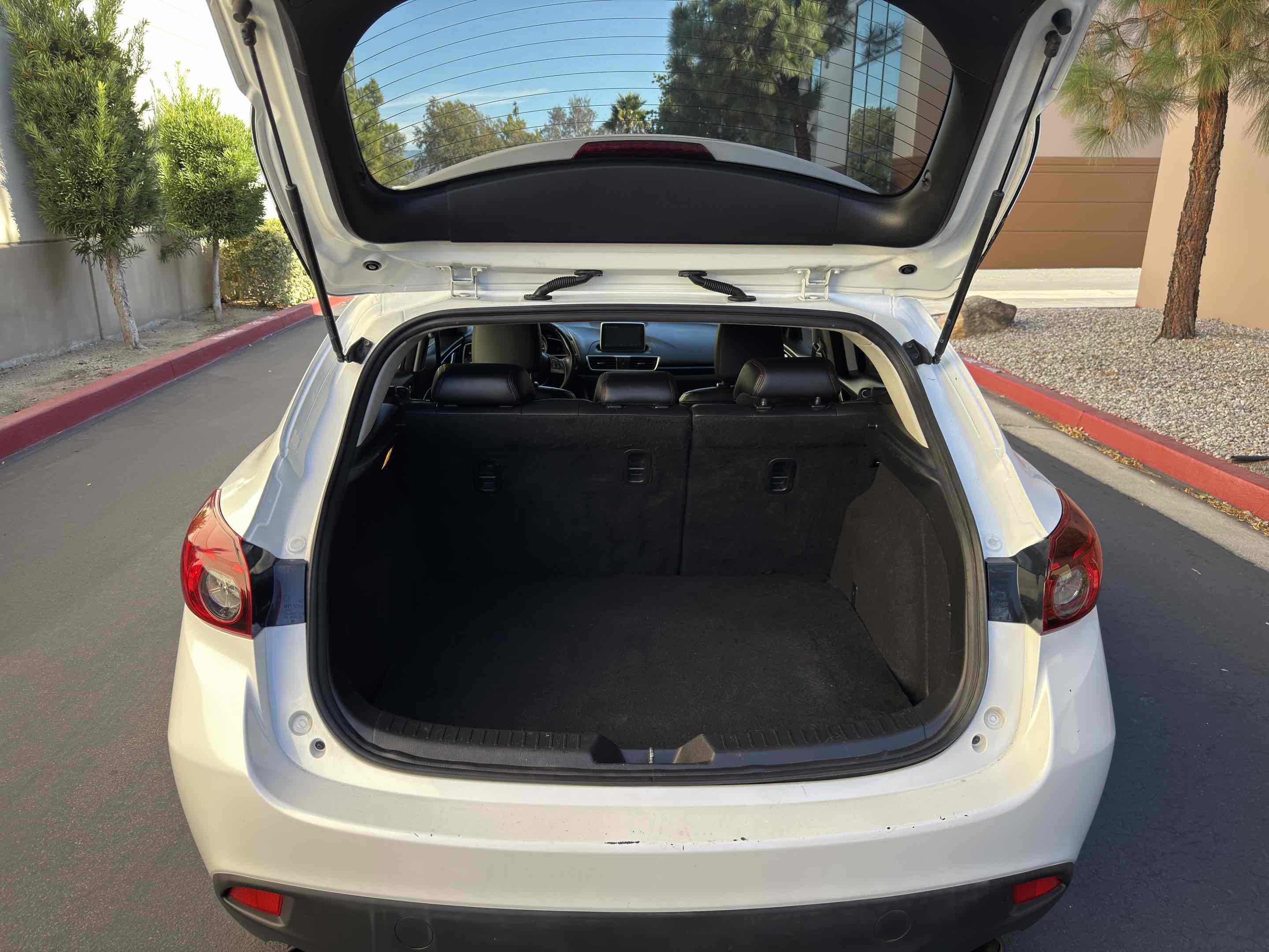 Used 2015 MAZDA MAZDA3 i Grand Touring image 57