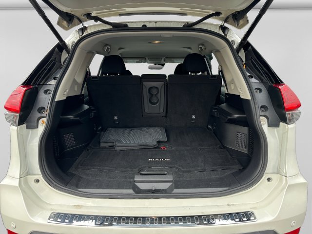 Used 2020 Nissan Rogue SV AWD/4WD image 19