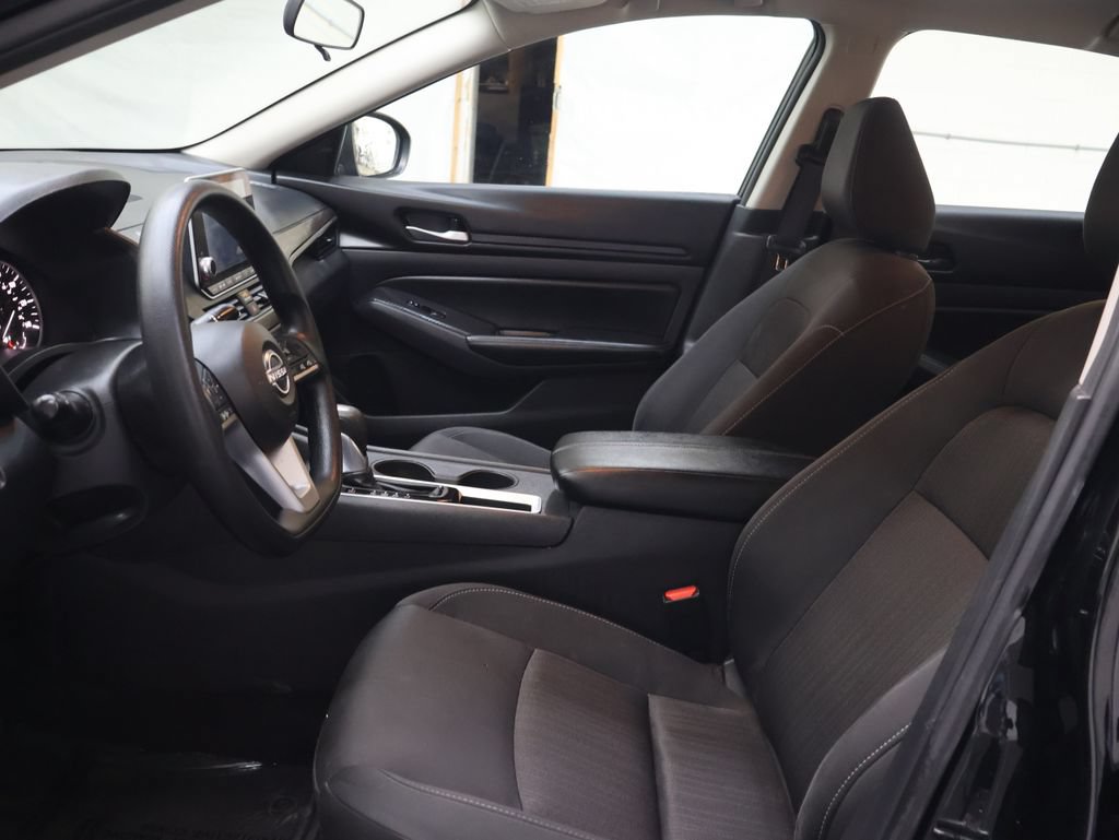 Used 2025 Nissan Altima 2.5 SV FWD image 17
