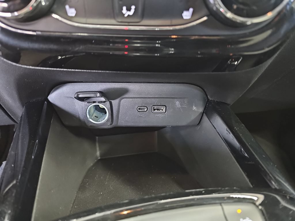 Used 2025 Chevrolet Trax LT w/ LT Convenience Package FWD image 20