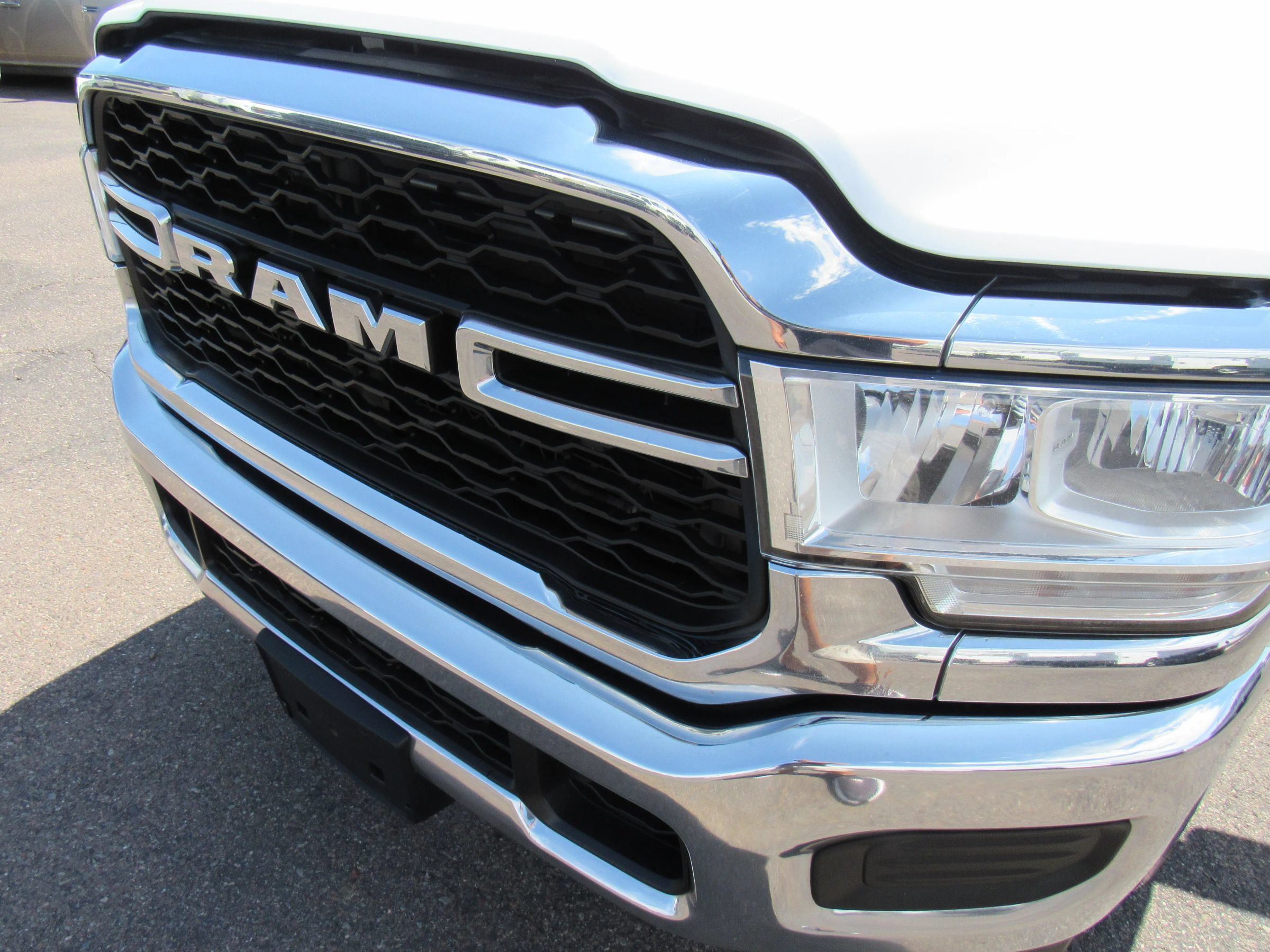 Used 2020 RAM 2500 Tradesman w/ Chrome Appearance Group RWD image 19
