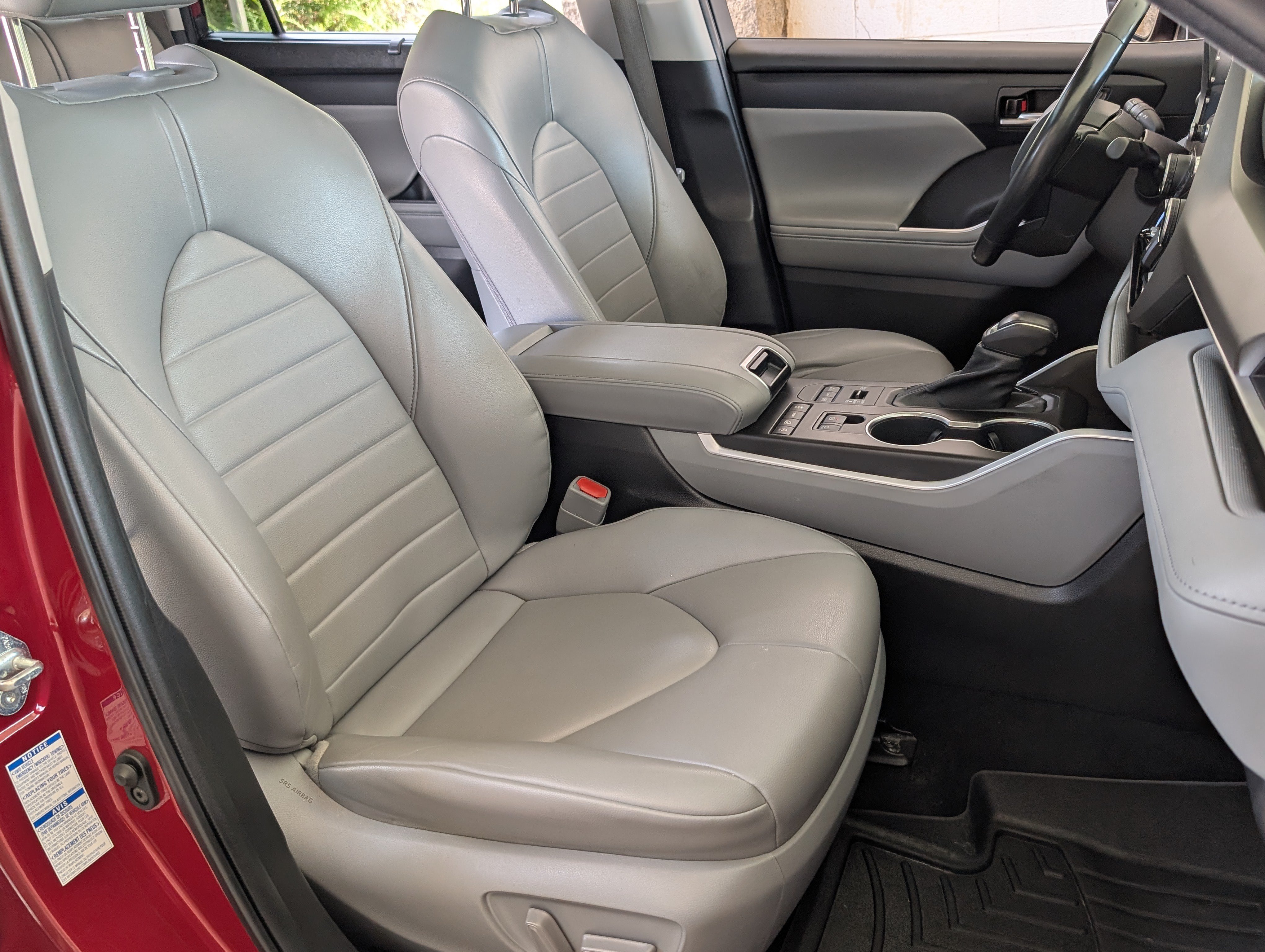 Used 2022 Toyota Highlander XLE AWD/4WD image 24