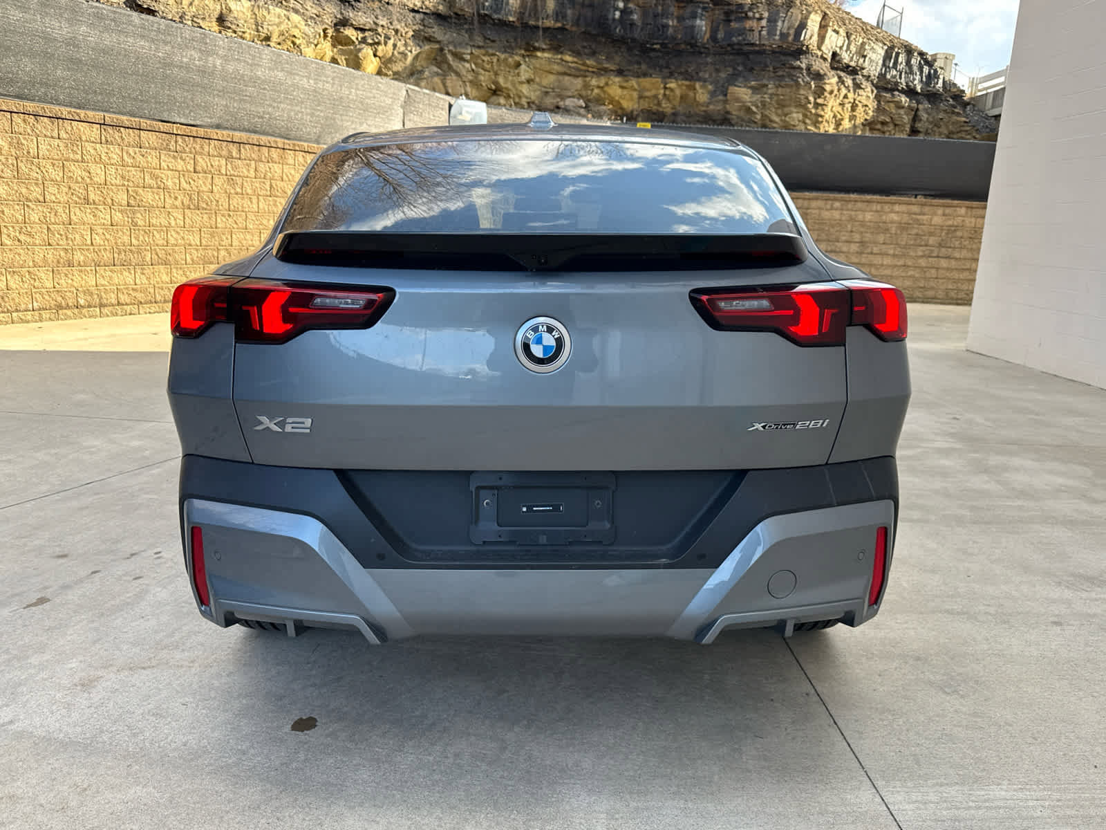 Certified 2025 BMW X2 xDrive28i AWD/4WD image 4
