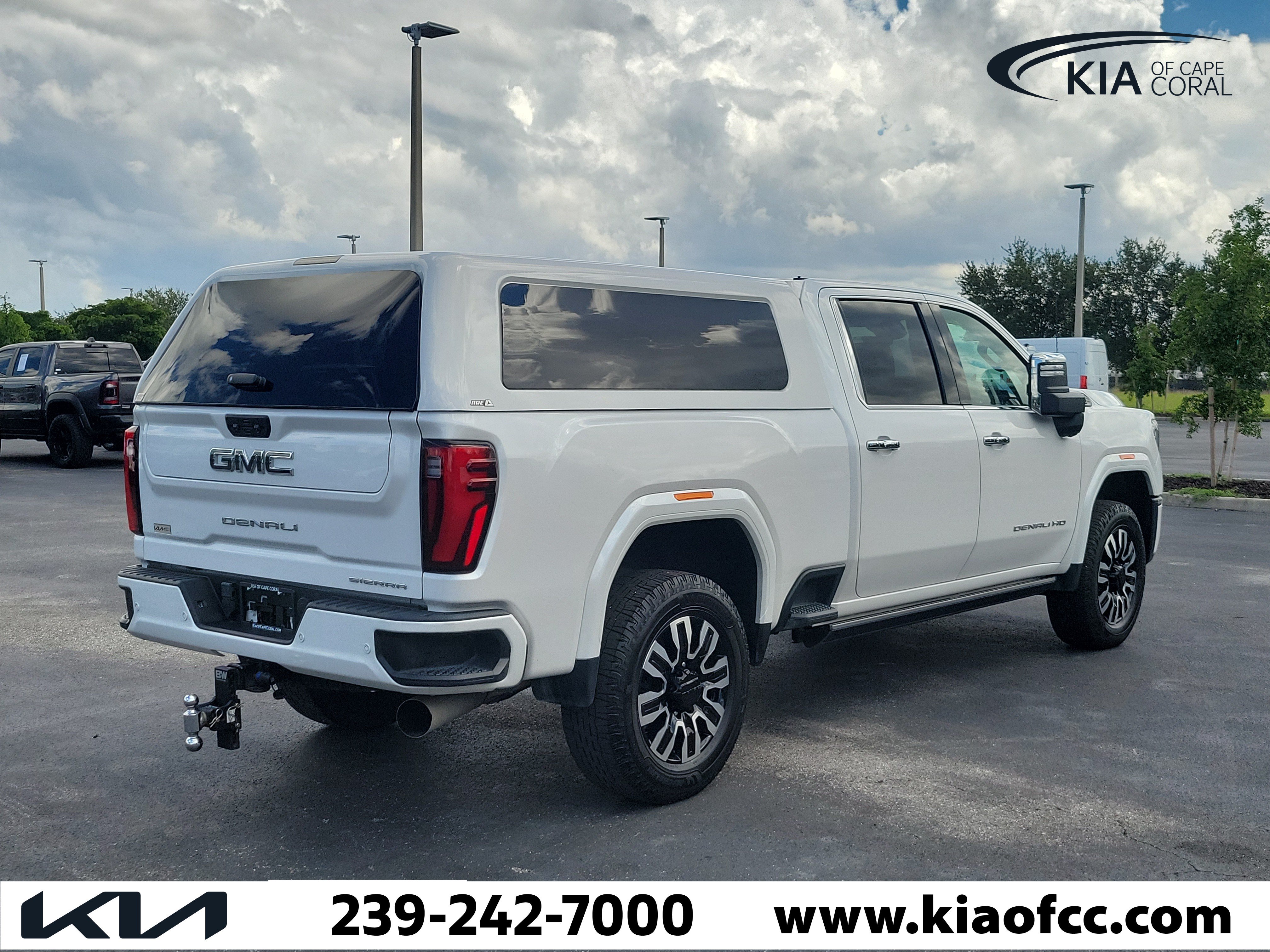 Used 2024 GMC Sierra 3500 Denali Ultimate AWD/4WD image 6