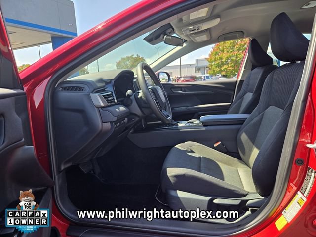 Used 2025 Toyota Camry LE FWD image 9