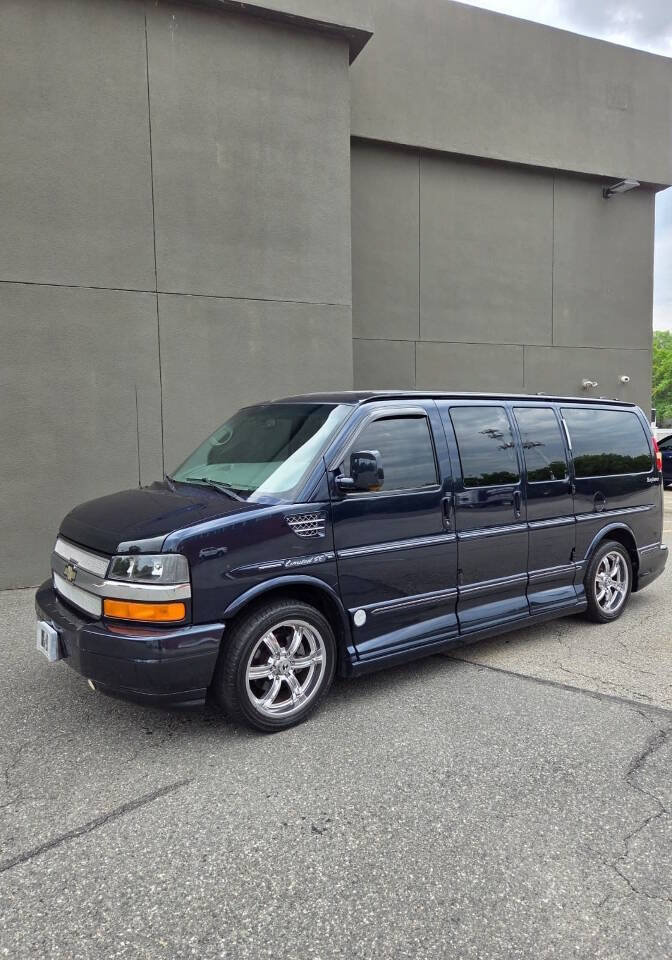 Used 2010 Chevrolet Express 1500 AWD w/ Preferred Equipment Group image 2