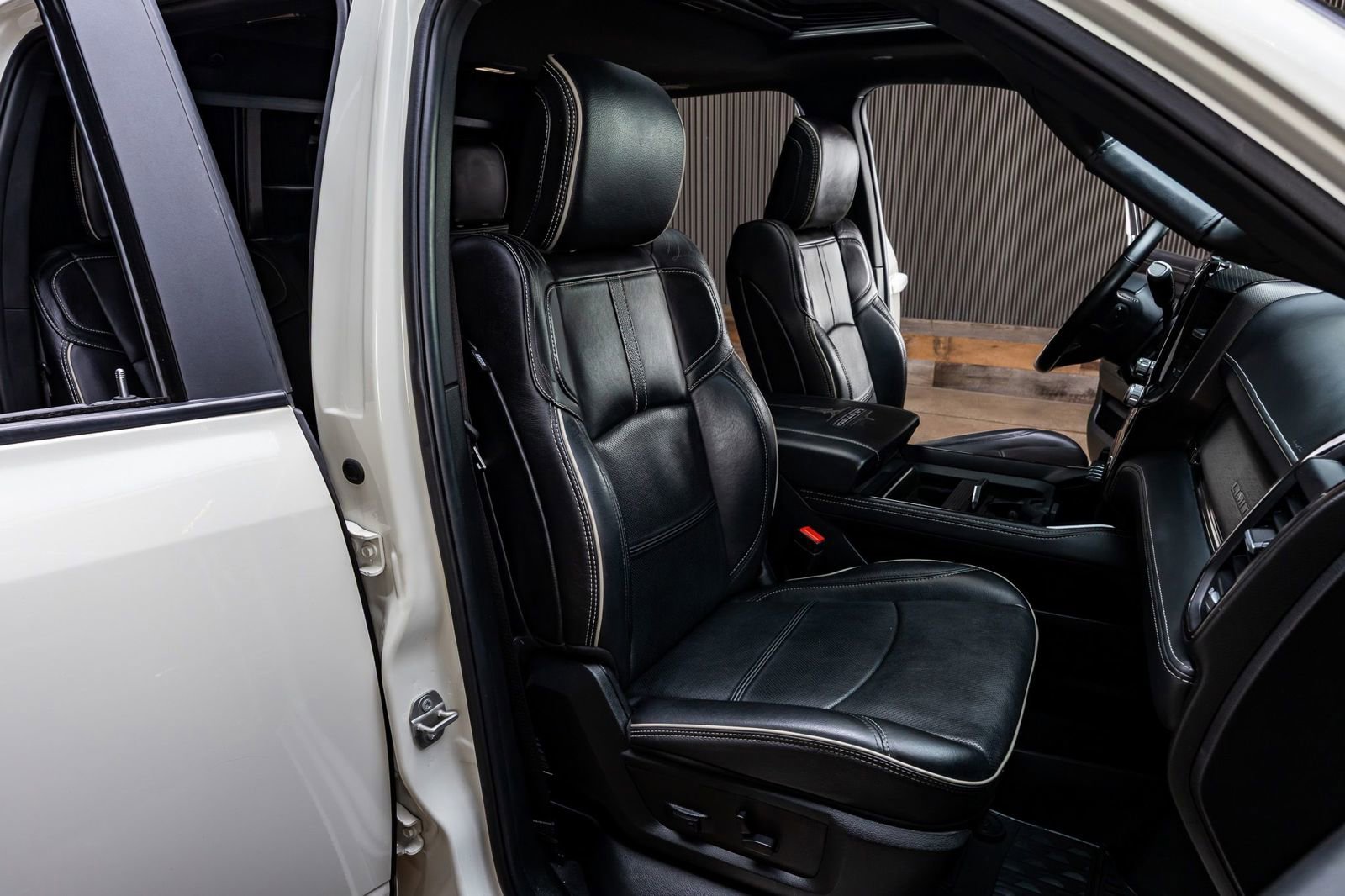 Used 2024 RAM 3500 Limited w/ Night Edition AWD/4WD image 33