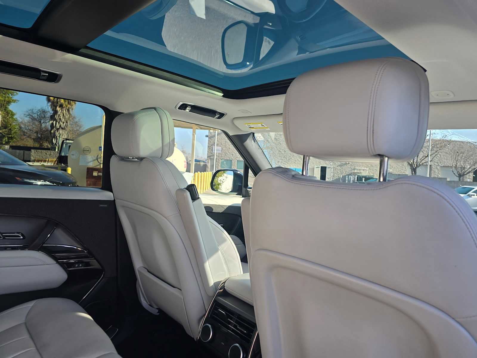 Used 2024 Land Rover Range Rover Sport SE image 15