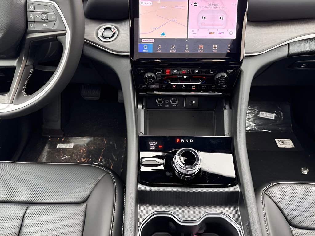 New 2025 Jeep Grand Cherokee L Limited w/ Luxury Tech Group II image 18