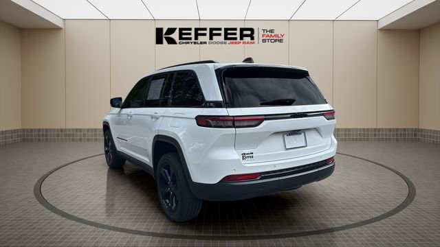 Certified 2023 Jeep Grand Cherokee Altitude AWD/4WD image 3