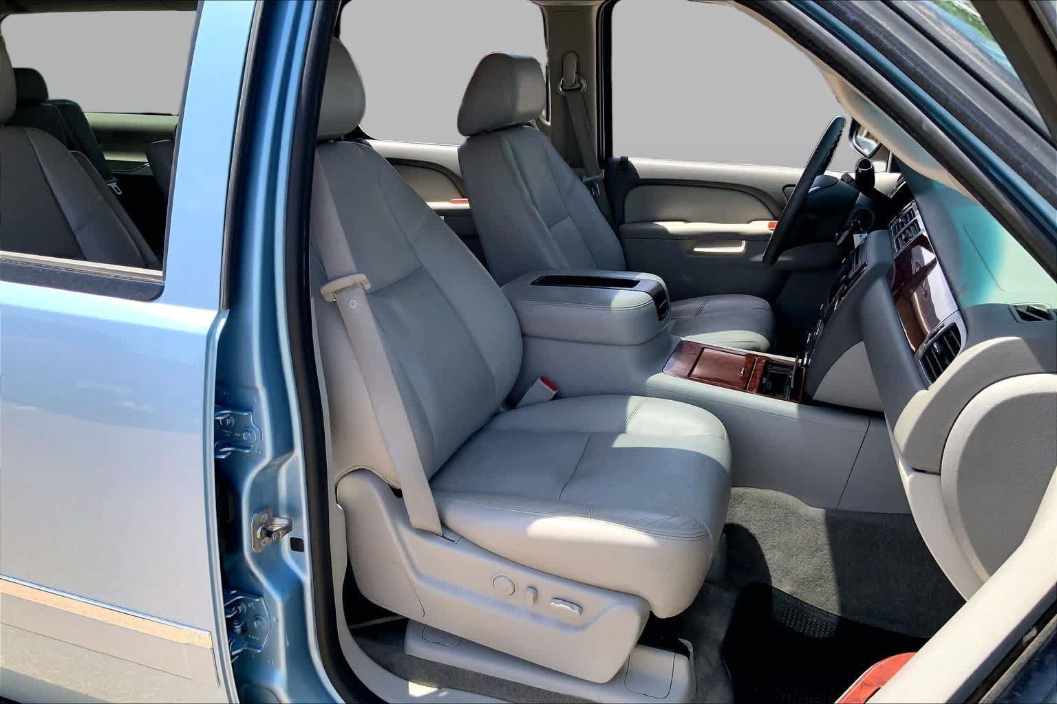 Used 2011 Chevrolet Suburban LTZ AWD/4WD image 8