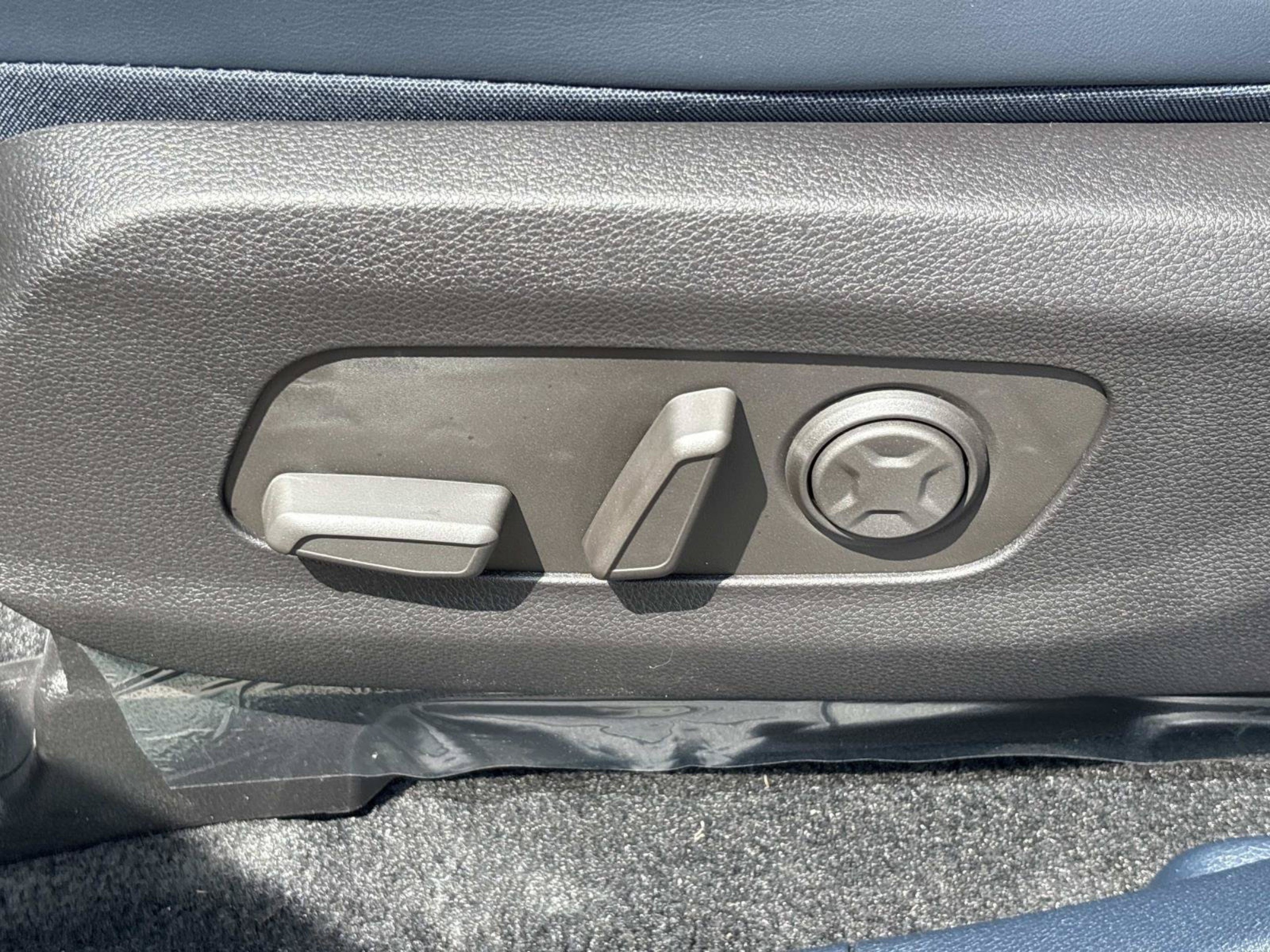 New 2027 Kia Carnival SX w/ Dark Edition Package FWD image 24